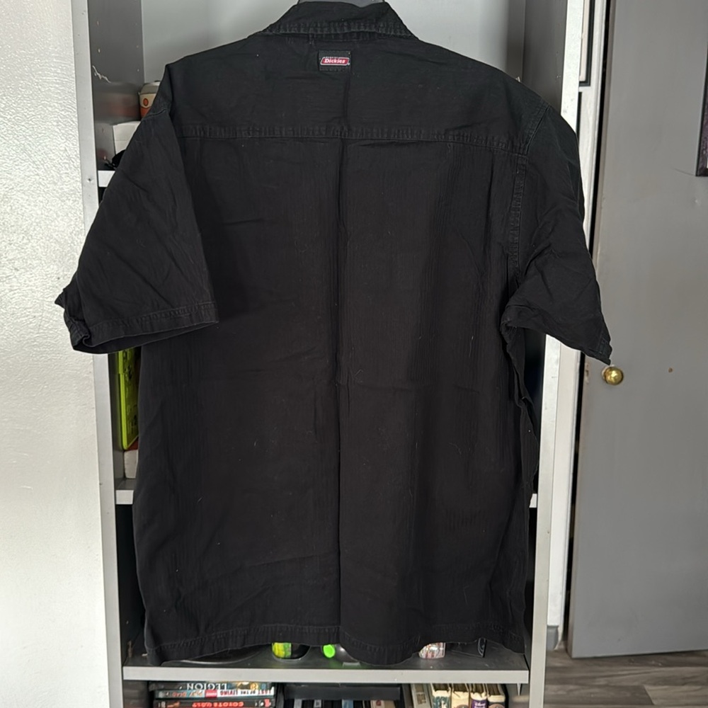 Black Short Sleeve Button-Up Shirt - Picture 4 of 5